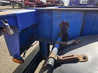 Renders 2 axle 20 ft container chassis  steel  springs bpw drum heavy duty 1996 - N/A image 22