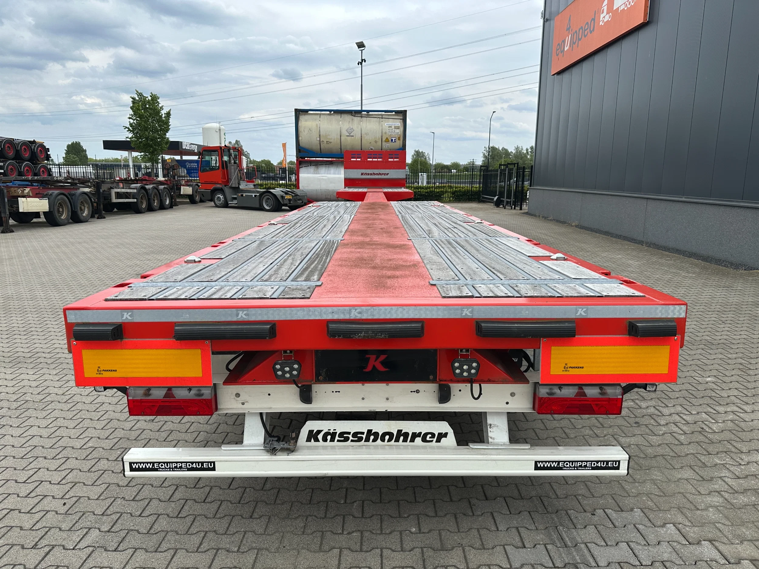 KAESSBOHRER 2026 - new and unused Heavy-Duty flatbed / 690cm extendable / steering axle / lift axle / twistlocks / timberstakes / NL-trailer / APK: 04-2027 Bild 7
