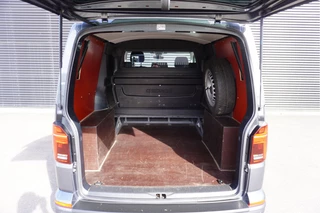Volkswagen Transporter 2020 - 199pk Automaat 4x4 Bulli Dubbele cabine Trekhaak Camera Apple Carplay Navigatie digitaal dashboard ACC Cruise control Stoelverwarming image 3 thumbnail
