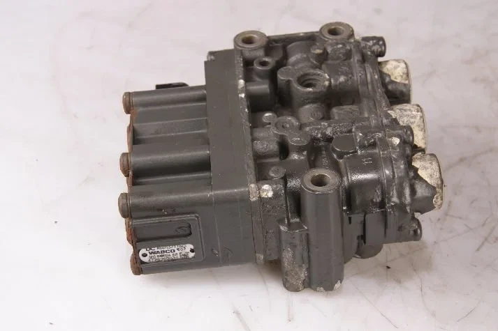Mercedes-Benz - Compressed Air System ECAS magneetventiel MB MP4 afbeelding 1