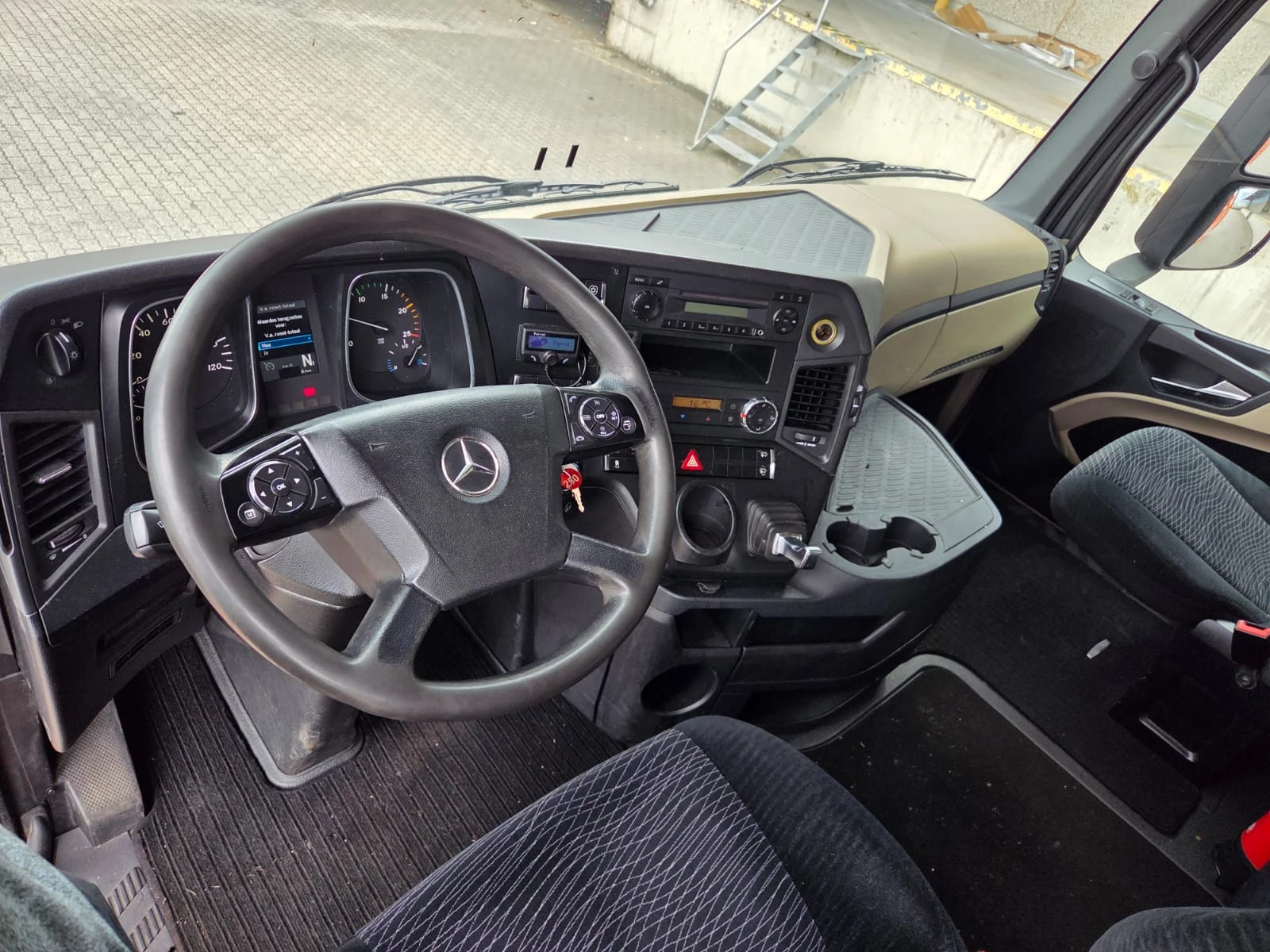 Mercedes-Benz Actros 2015 - 1942 APK 04-2027 obrázek 9