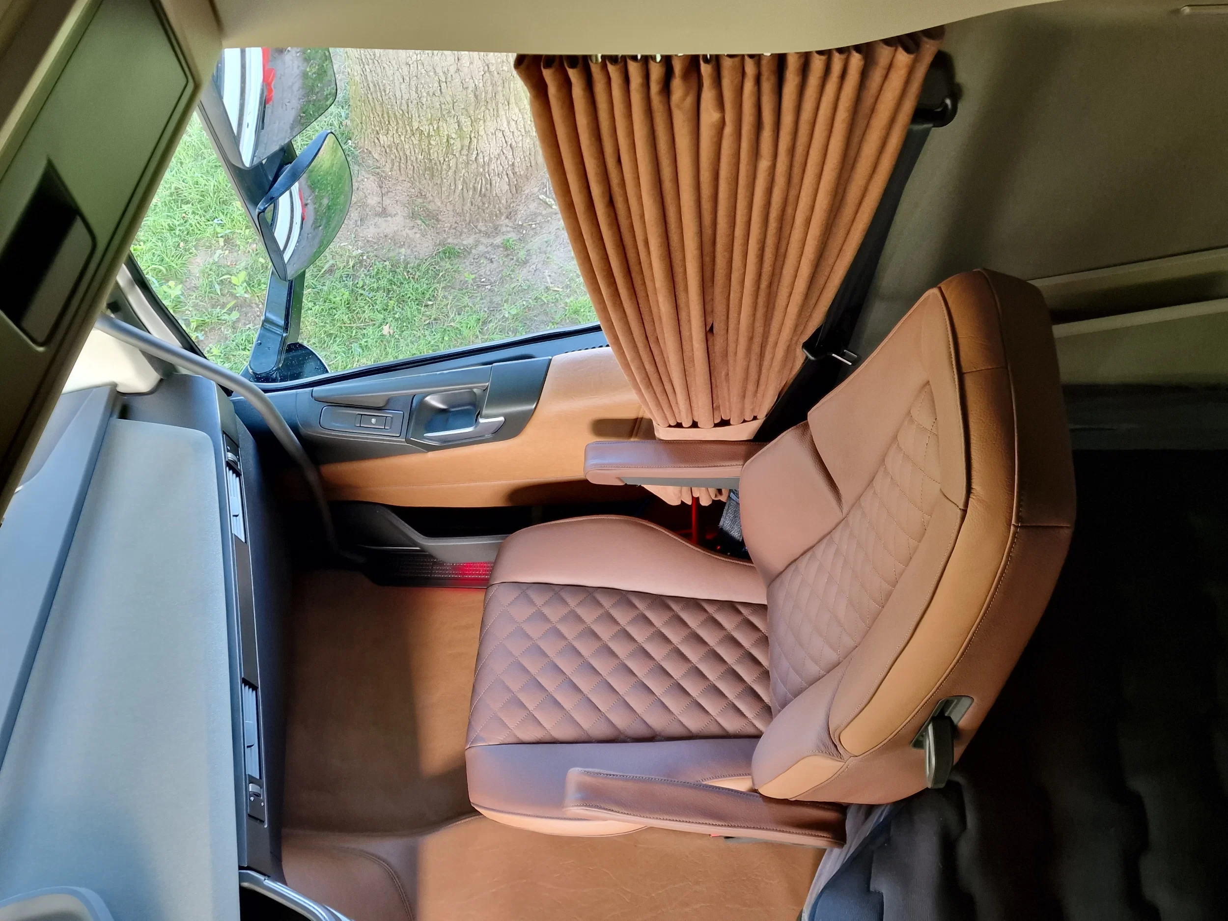 Volvo FH 2026 - 540 Aero Globetrotter XL 4x2 - New - Full spec - Show Truck - BUFFL interior - Retarder - I parkcool - Full air immagine 47