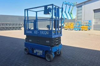 Genie 2011 - GS1932 Electric, Working Height 7.8 m, 227kg Capac image 2 miniature