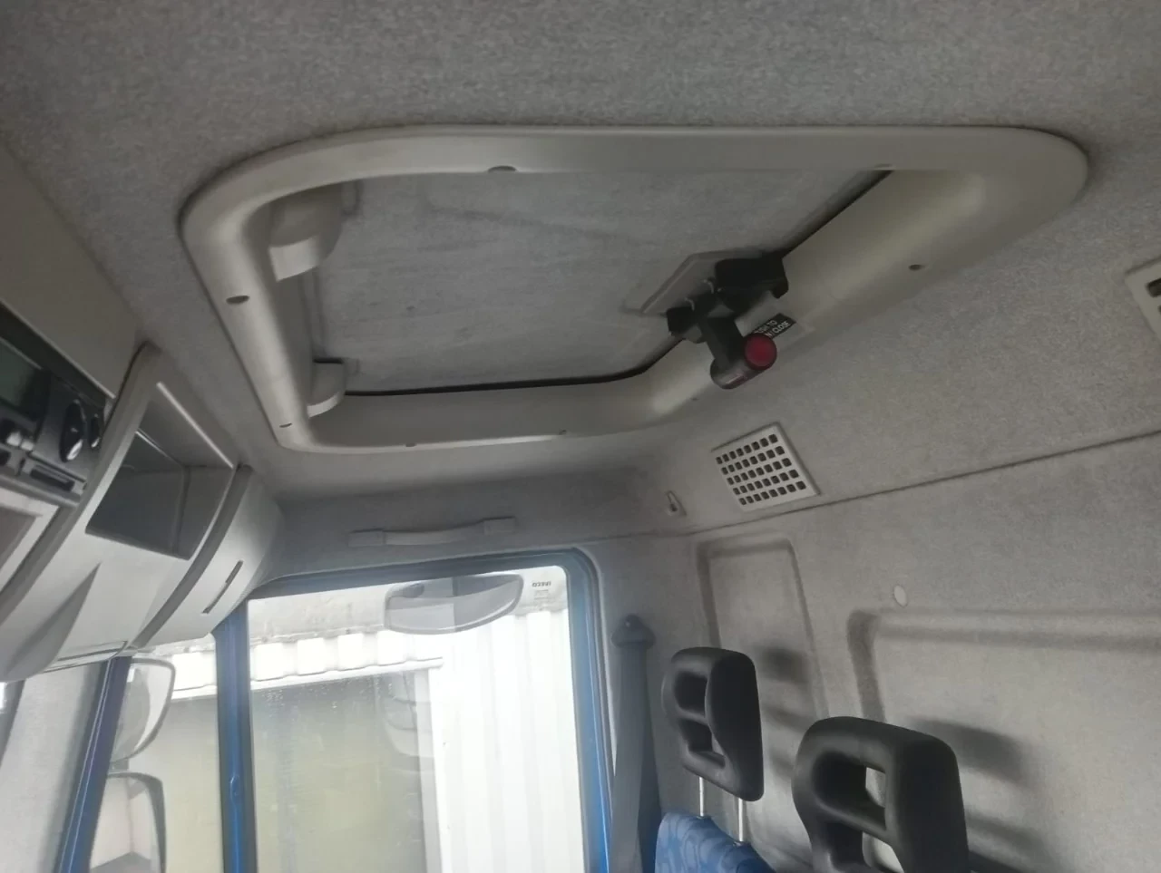 Iveco Eurocargo 2008 - 180 Eurocargo 75E180 , Spring Suspension , Closed box , Tailgate изображение 15