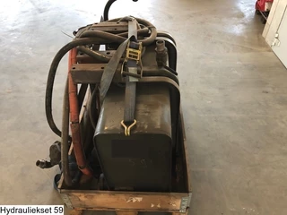 Universeel N/A - Pump, tank and hydraulic hoses image 5