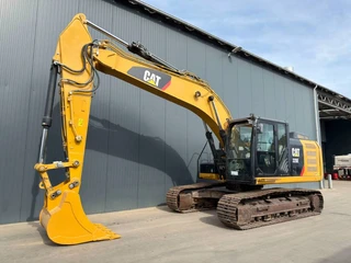 Cat 2013 - 320E L afbeelding 1 miniatuur