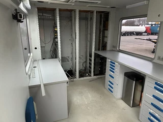 Scania P 2010 - P230 TOP: multifunct. ruimte met airco (camper?), 22kVA generator, hydr. steunpoten, beloopbaar dak, keuken, APK 10-2026 immagine 11