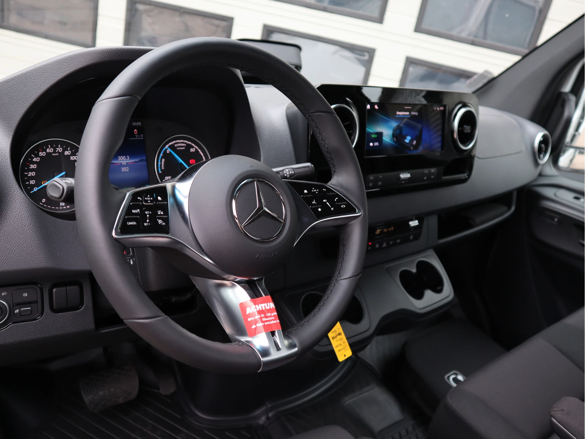 Mercedes-Benz eSprinter 2025 - 320 81kWh L3 Open Laadbak 430 cm - Select - MBUX - Camera afbeelding 12