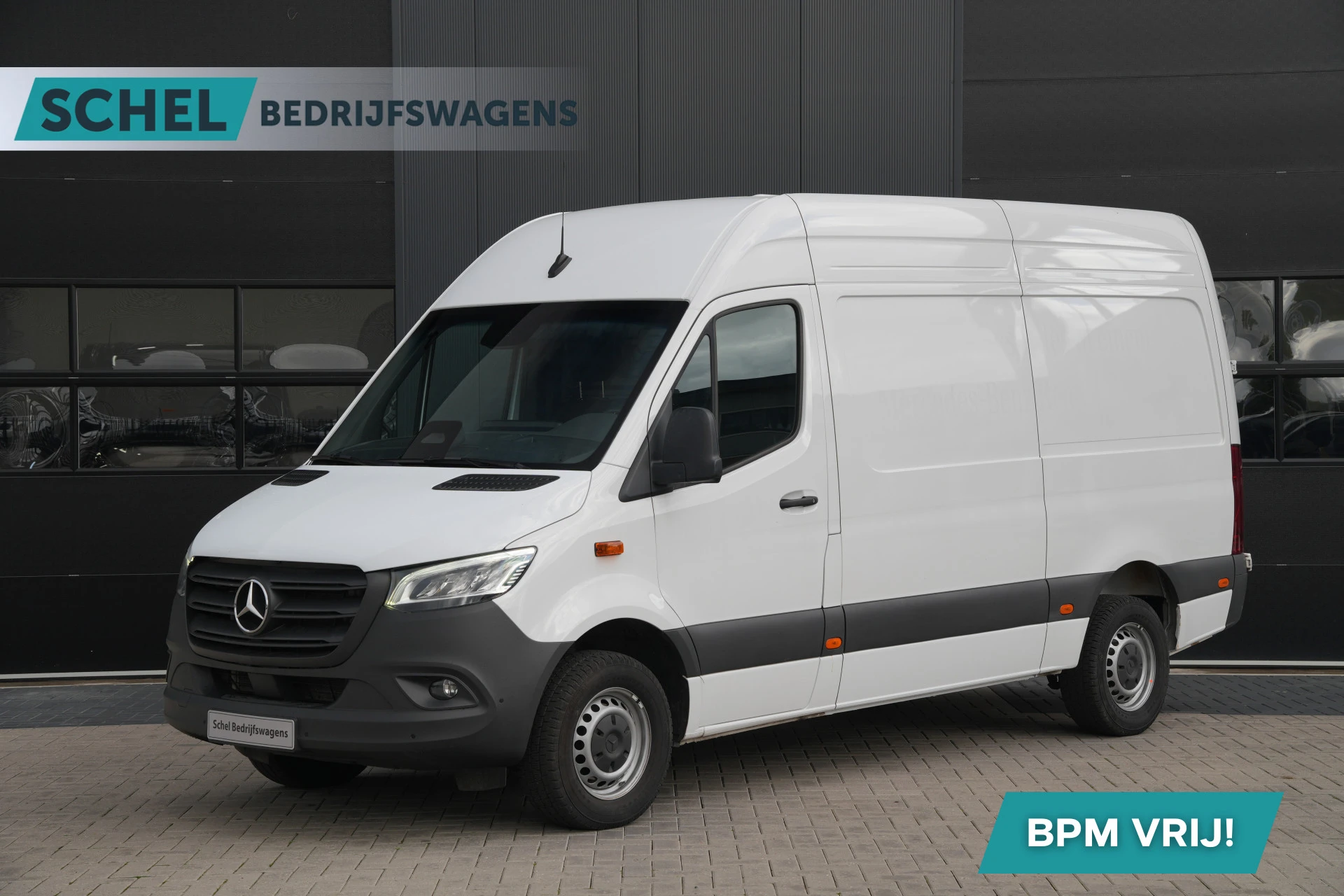 Mercedes-Benz Sprinter 2024 - 317 1.9 CDI L2H2 Pro RWD 170pk - LED - Camera - Stoelverwarming - Blindspot - Geveerde Stoel - MBUX 10'' - PDC - Rijklaar afbeelding 1