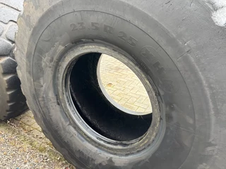 Michelin N/A - 23.5R25 used tires (set of 2) obrazek 5