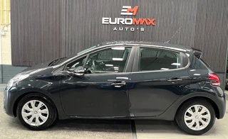 Peugeot 208 2017 - 1.2 PureTech Blue Lion - Distr Vervangen - 2e eigenaar - Nav - Cruise bild 6