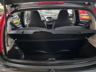 Peugeot 107 2011 - 1.0-12V Accent obrazek 14