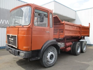 MAN 26.321 1980 - 6x4 , 3 way tipper , ZF Manual , Spring suspension bild 8