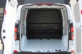 Ford Transit Custom 2024 - 320 2.0 TDCI L2H1 Trend DC 136pk - Carplay - Android - Camera - Trekhaak - LED koplampen - Stoelverwarming - Draadloos laden - Rijklaar imagem 8