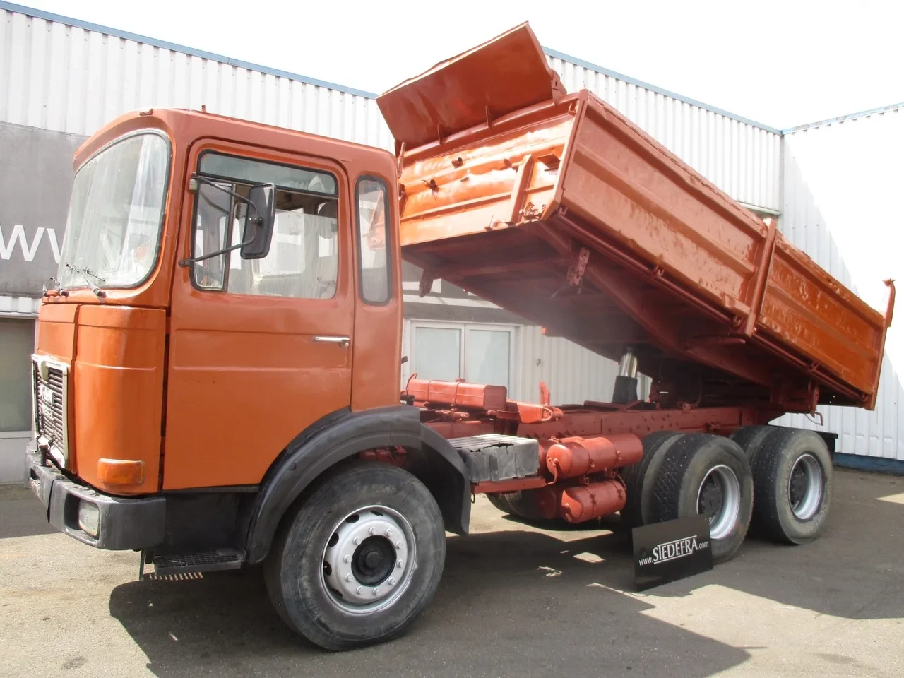 MAN 26.321 1980 - 6x4 , 3 way tipper , ZF Manual , Spring suspension afbeelding 1
