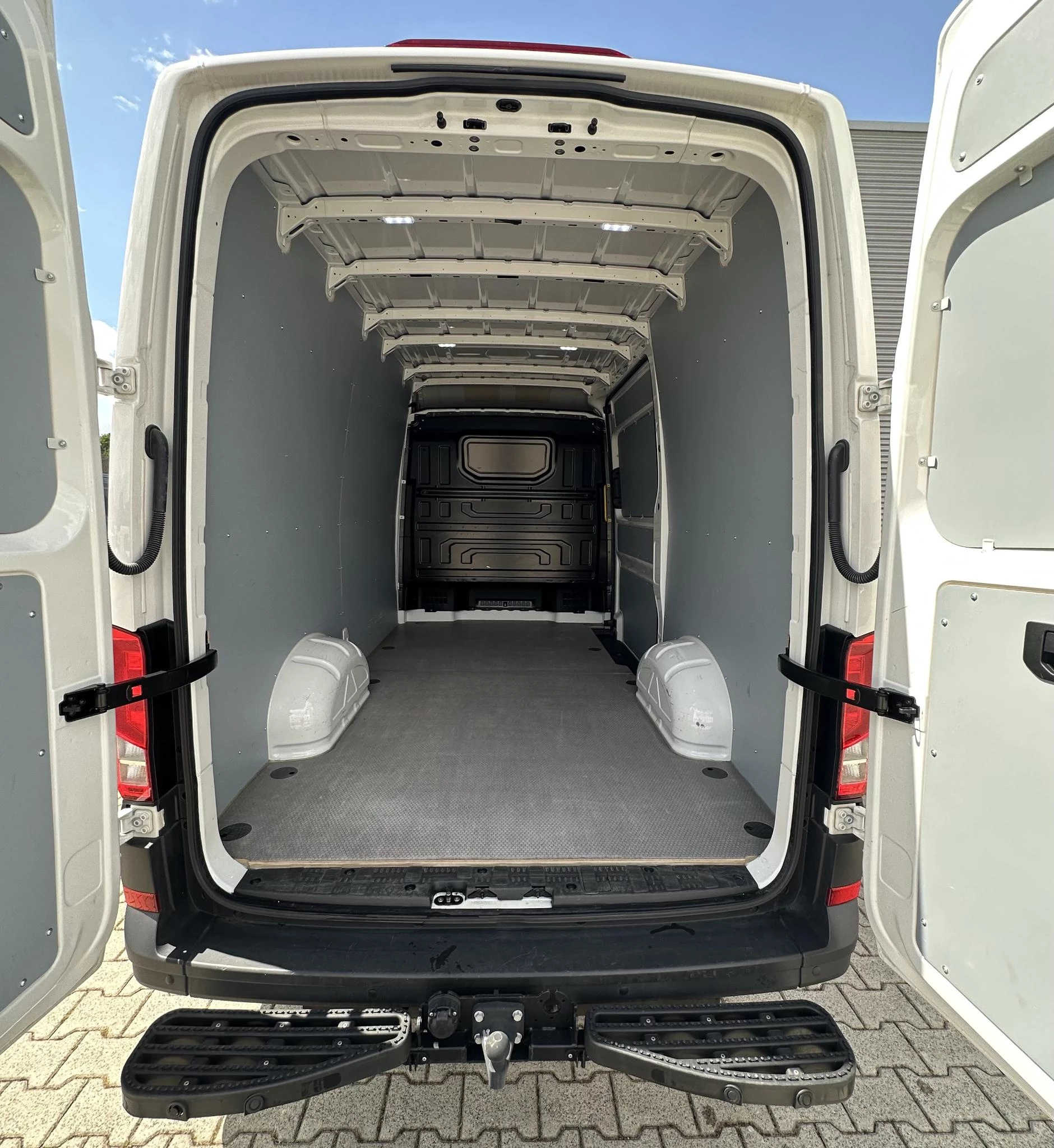 Volkswagen Crafter 2024 - 35 2.0 TDI L3H3 Exclusive Facelift Automaat afbeelding 7