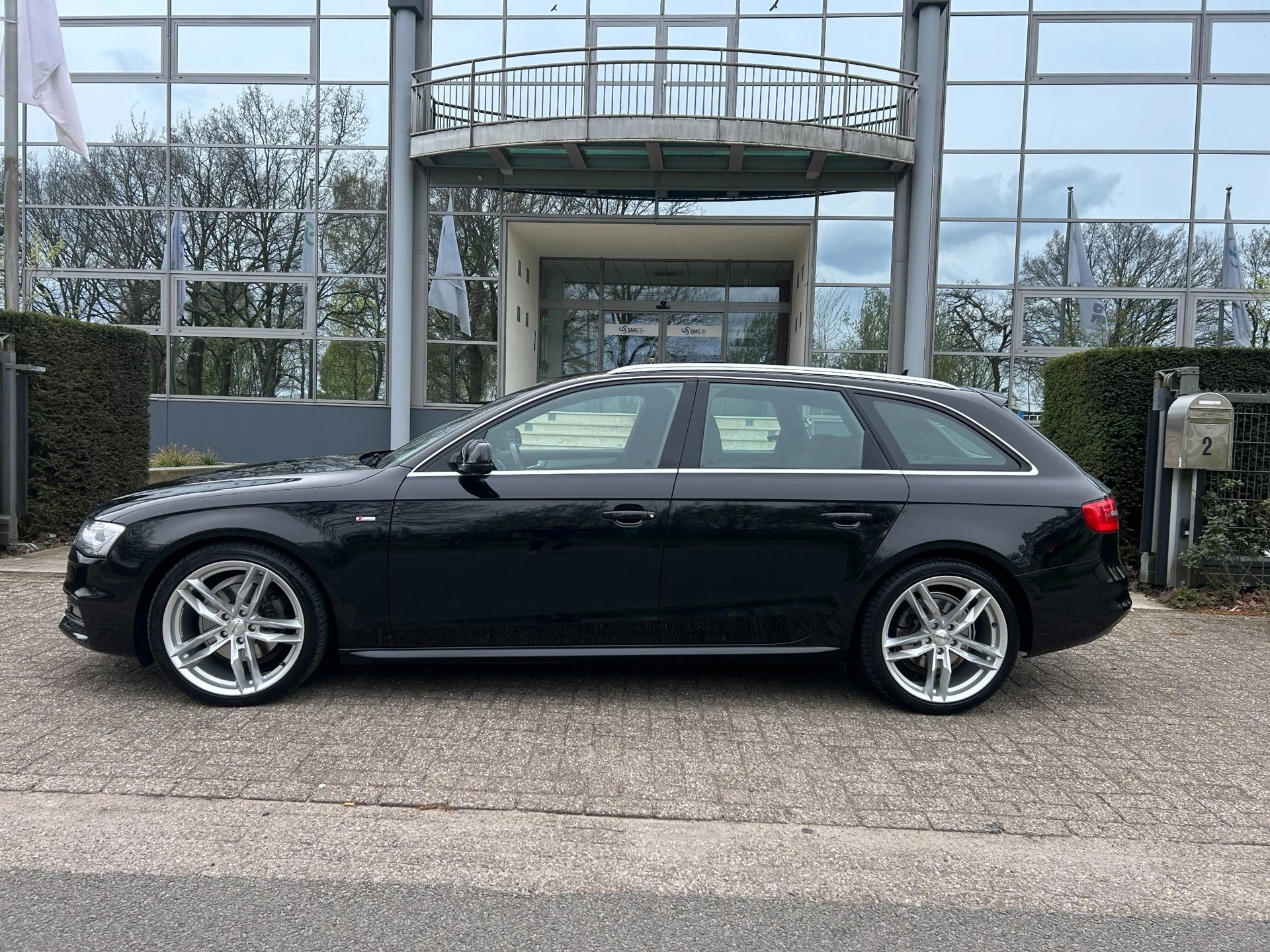 Audi A4 2015 - Avant 2.0 TDI S Line aut ,panod,19 inch,half leder,1eigenaar afbeelding 2