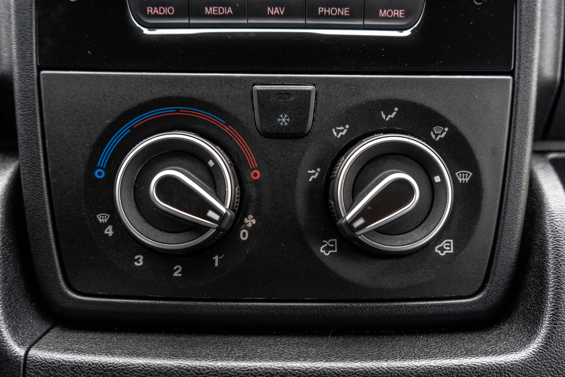 Peugeot Boxer 2021 - 330 2.2 BlueHDi 120 L2H2 Premium | Camera | Cruise | Navi | Airco | Trekhaak imagem 23