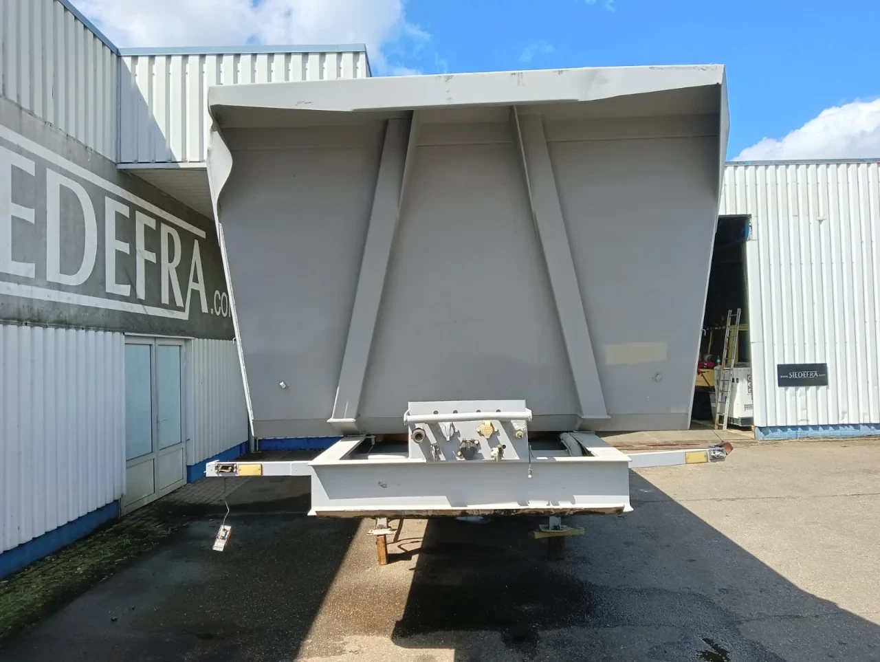 CIF 1999 - 2 Axle Steel Tipper , Spring Suspension , Drum Brakes obrázek 7
