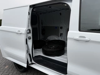 Volkswagen Transporter 2024 - 2.0 TDI 150 PK STYLE / AUTOMAAT / L1H1 / BPM VRIJ! / ACHTERKLEP / ECC / CRUISE / LANE ASSIST / CAMERA / 3-ZITS imagem 9