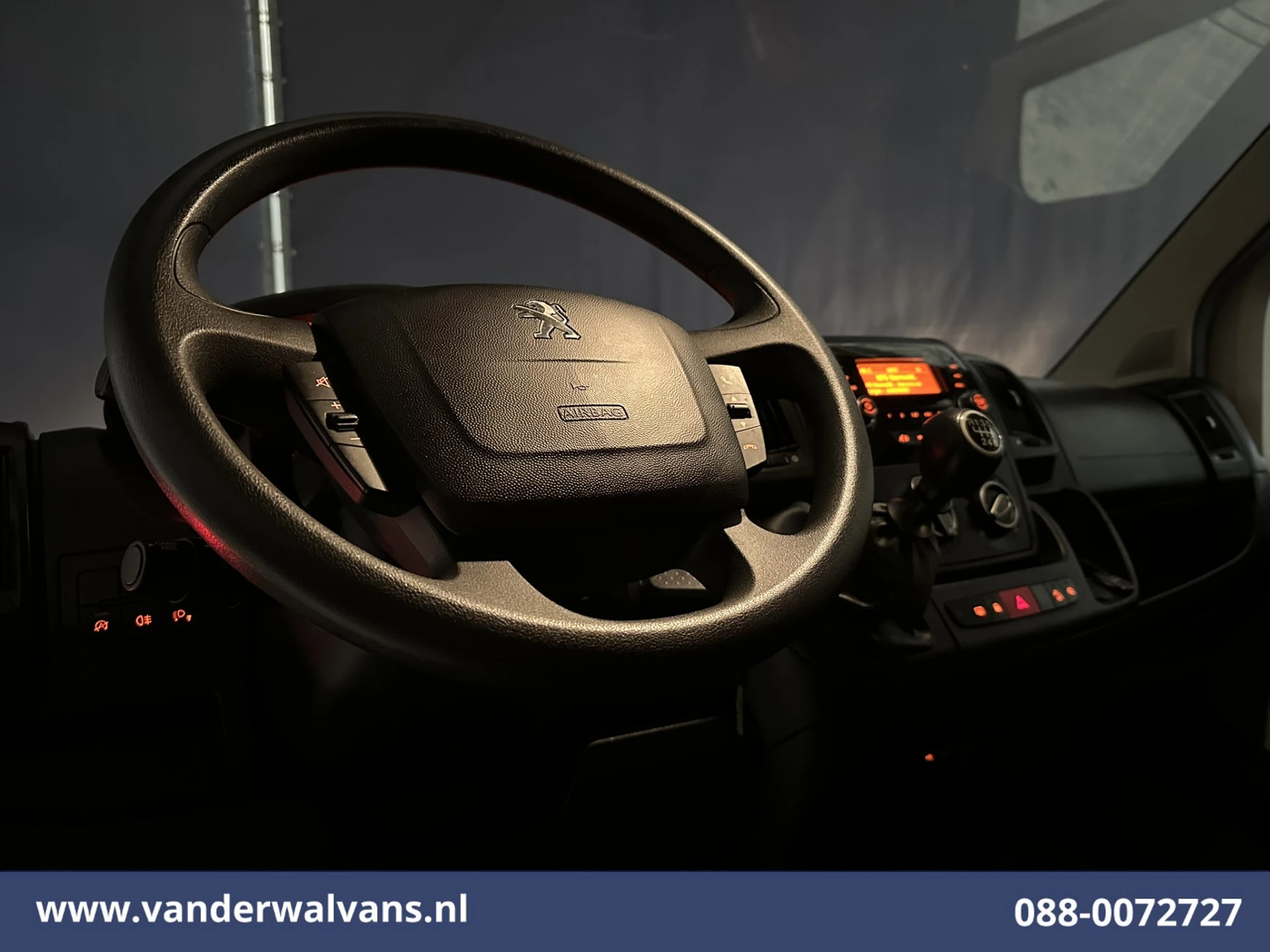 Peugeot Boxer 2022 - 2.2 BlueHDi 141pk Bakwagen 435cm Lang Laadklep Euro6 Airco | 1085kg laadvermogen | Cruisecontrol image 13