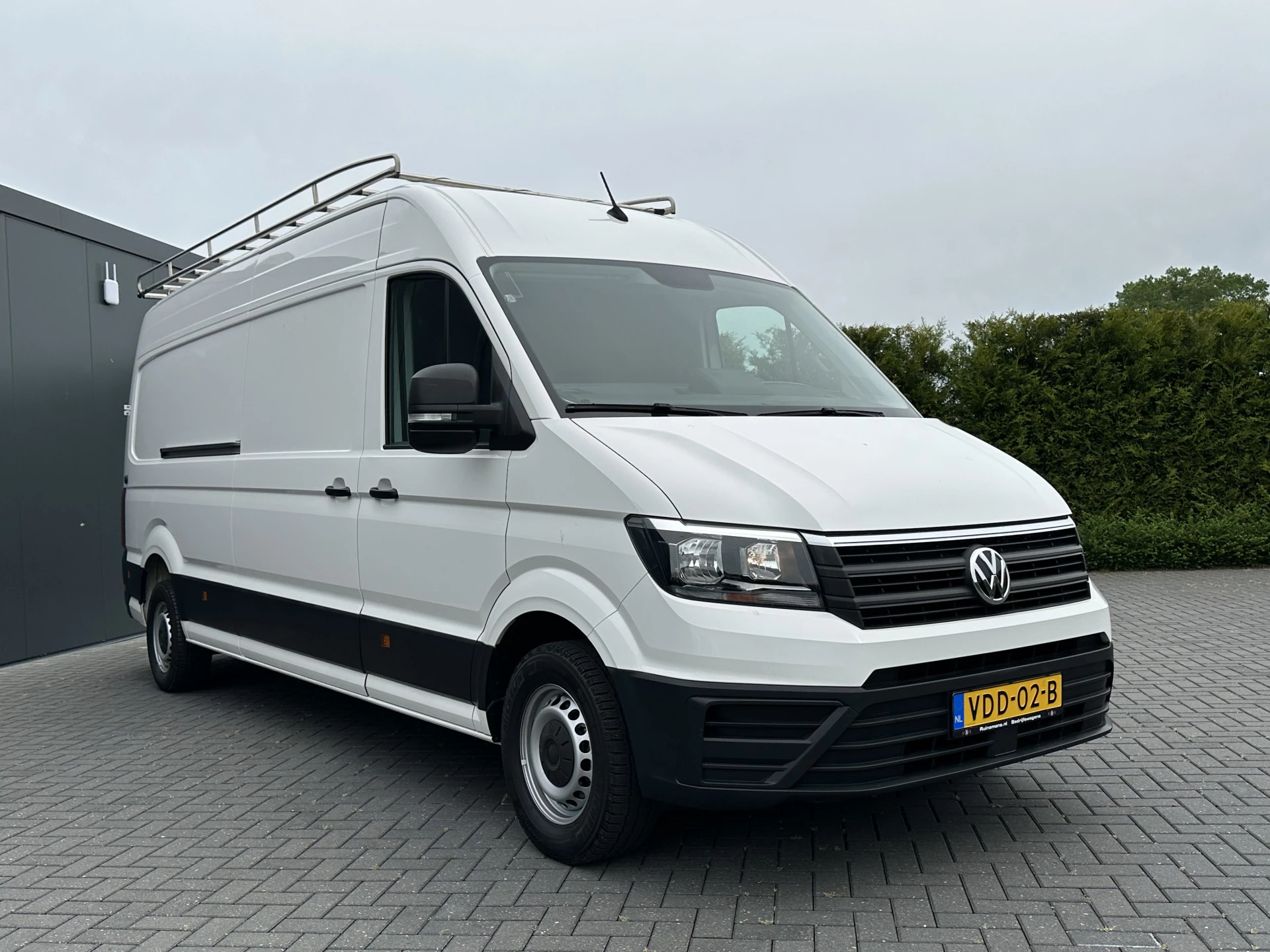 Volkswagen Crafter 2017 - 2.0 TDI 141 PK E6 / L4H3 / INRICHTING / IMPERIAAL + TRAP / 3 TONS TREKHAAK / CAMERA / AIRCO afbeelding 4
