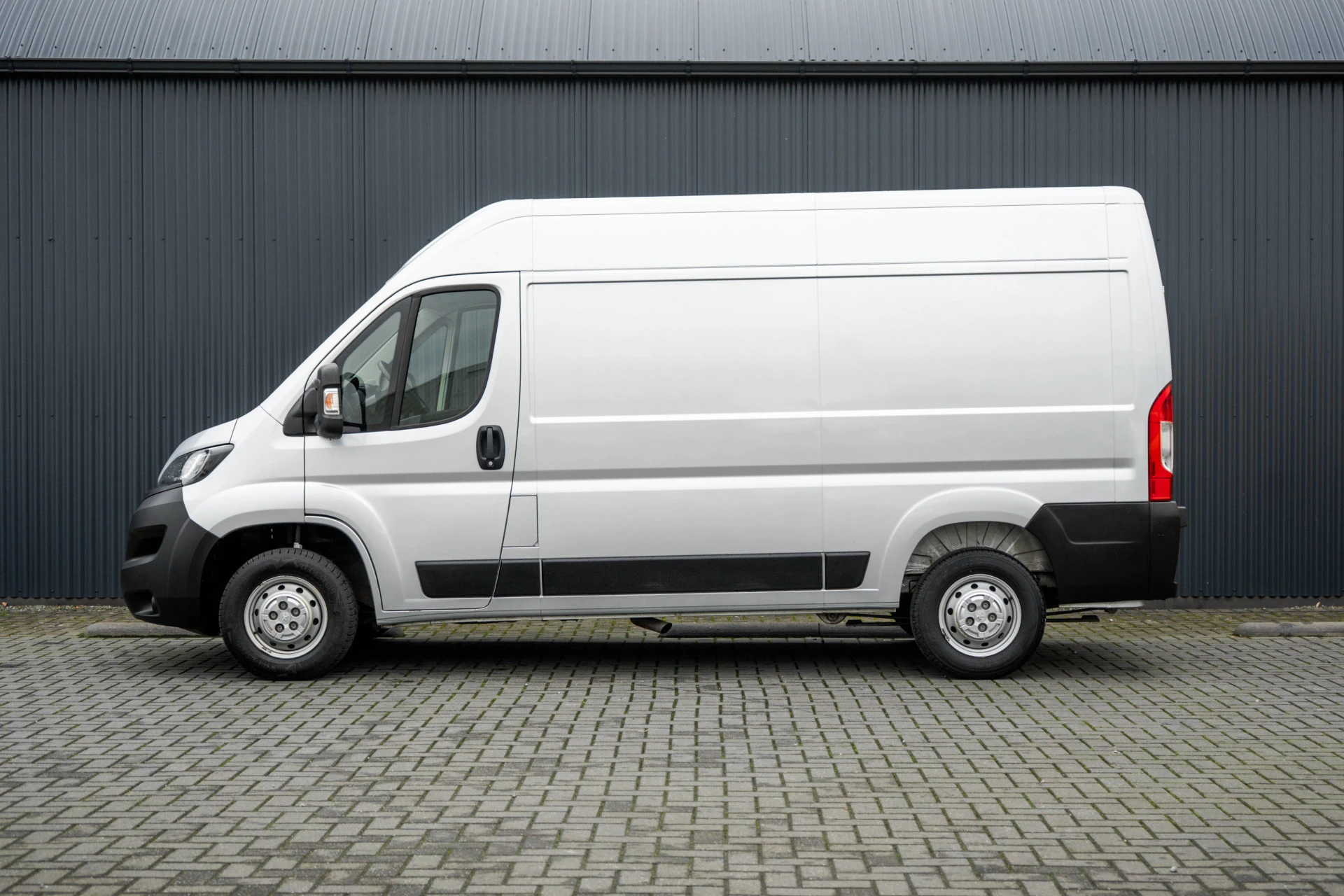 Peugeot Boxer 2021 - 330 2.2 BlueHDi 120 L2H2 Premium | Camera | Cruise | Navi | Airco | Trekhaak imagem 5