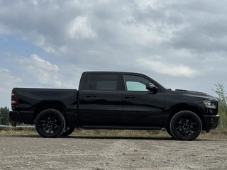 Dodge Ram 1500 2024 - LARAMIE NIGHT 5.7L V8, 1E EIG, LAGE BIJTELLING, DIGITAL CLUSTER, BLIS, H&K, CARVEN EXHAUST, 12 INCH SCREEN, 22 INCH afbeelding 3 miniatuur