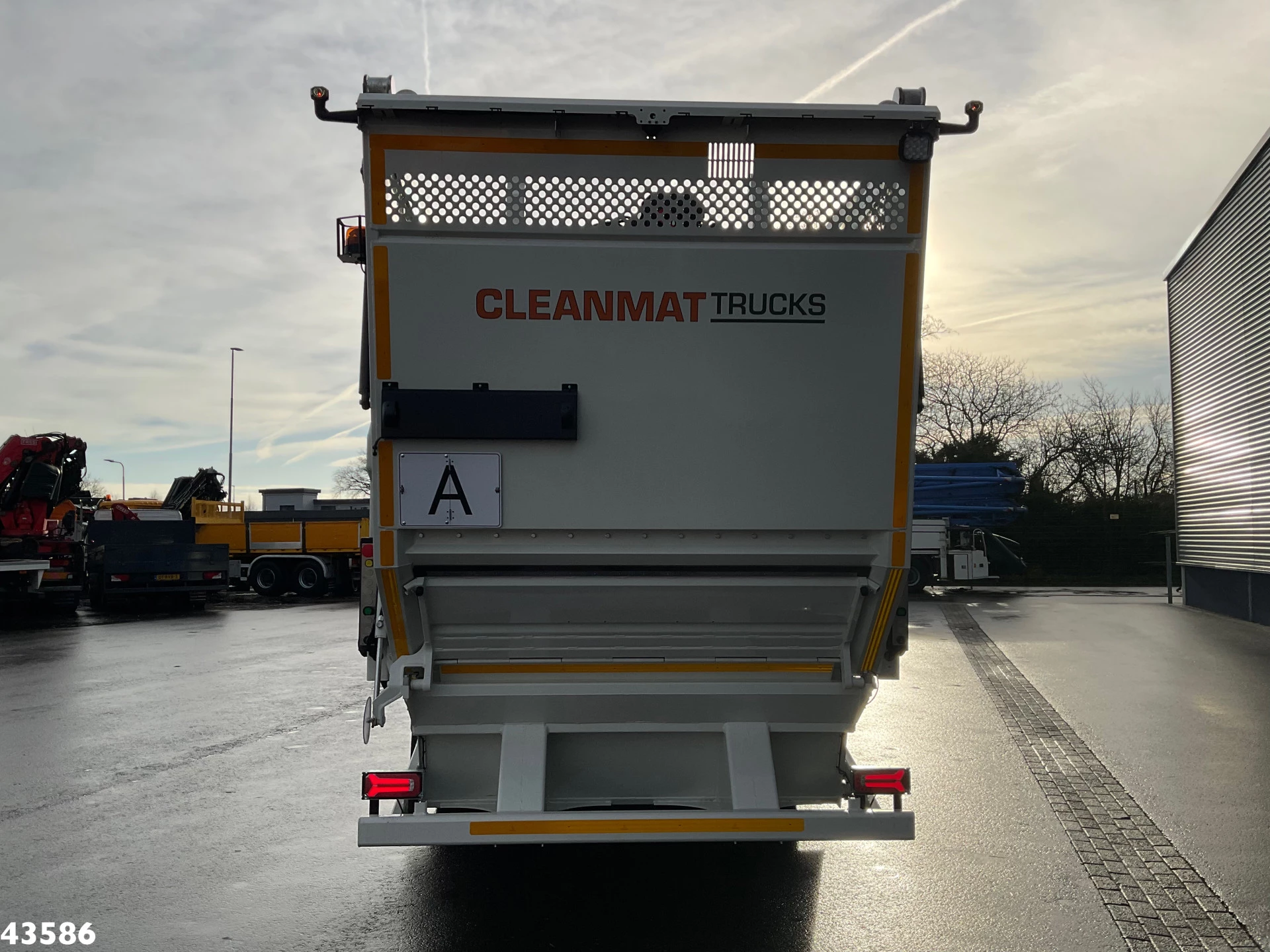 DAF FAN XD 340 Hiab 23 Tonmeter laadkraan 2023 изображение 6