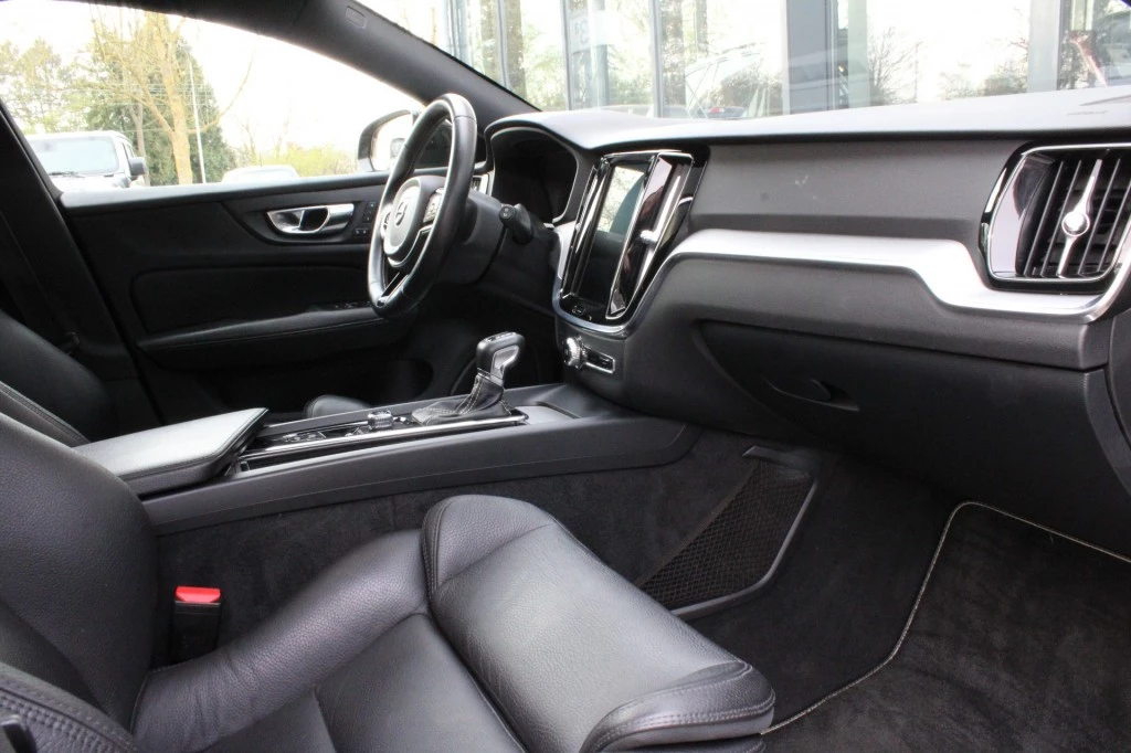 Volvo V60 2020 - 2.0 T5 R-DESIGN / Panorama dak / 250 PK Bild 22