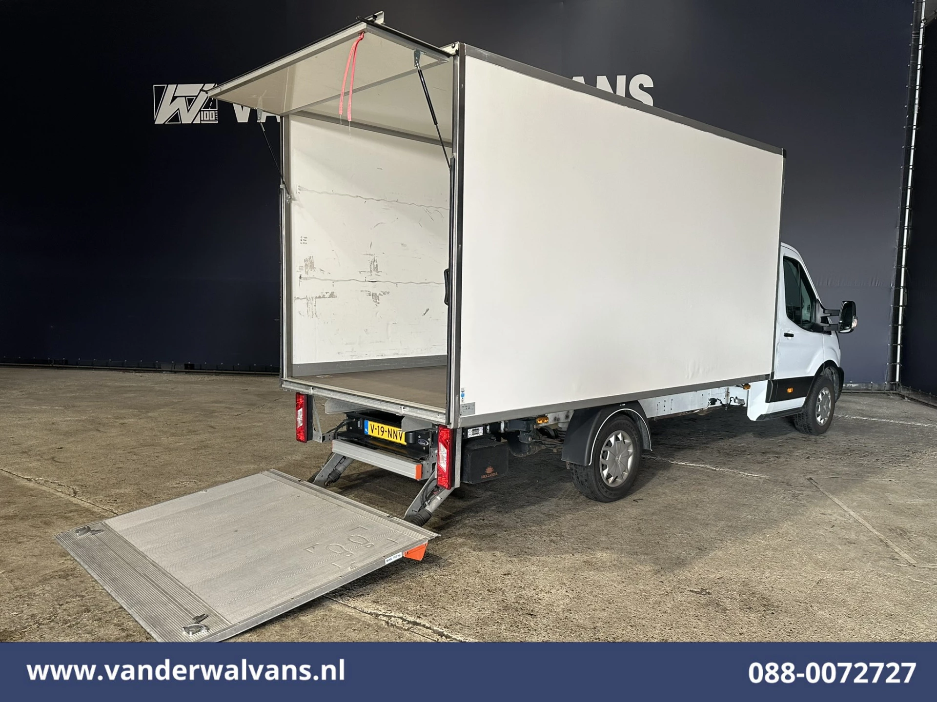 Ford Transit 2023 - 2.0 TDCI 131pk Bakwagen Laadklep Euro6 Airco | Cruisecontrol | Verwarmde voorruit image 2