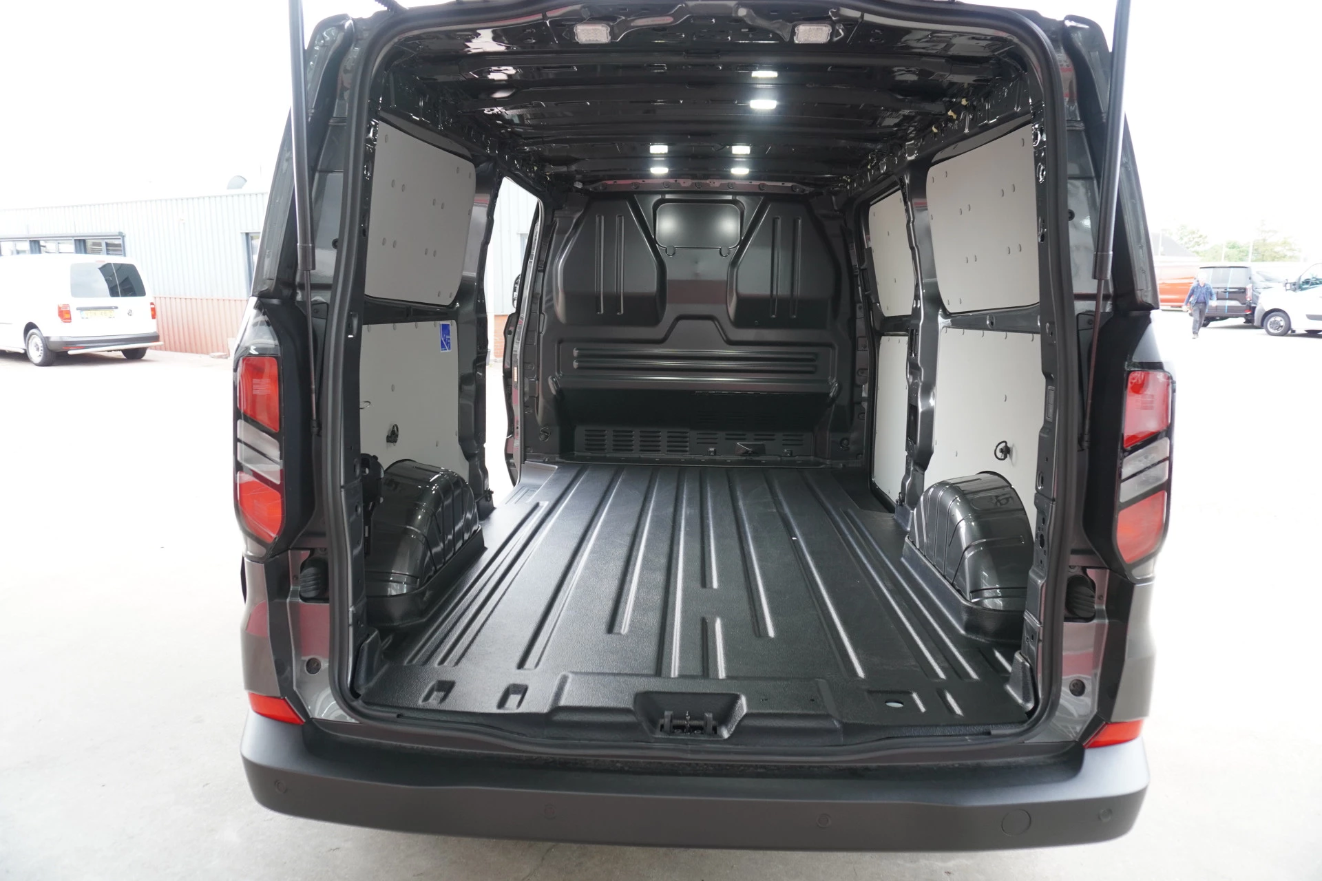 Ford Transit Custom 2024 - 320L 2.0 TDCI 136PK L2H1 Trend Achterklep Schuifdeur L / R obrázek 13