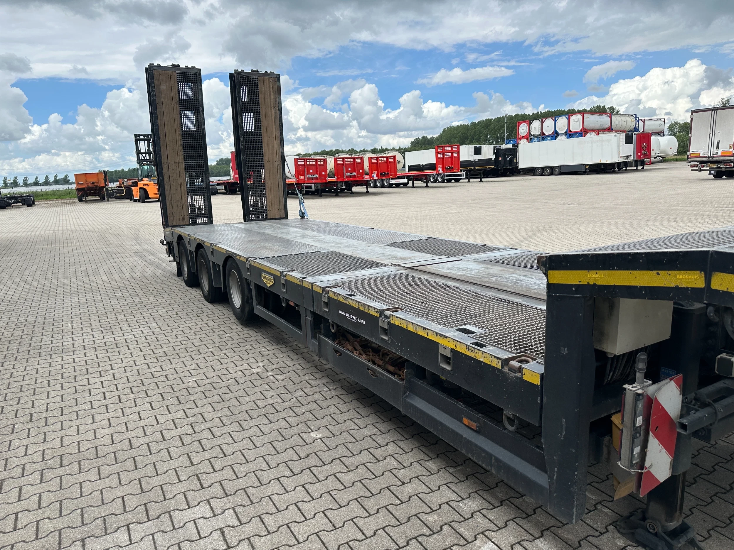 Broshuis 2017 - 3ABSD Lowloader 3-axle / GVW: 59.000kg / Neck: 23.000kg / hydraulic steering + ramps + loading table / 4.60m extendable / winch / liftaxle zdjęcie 75