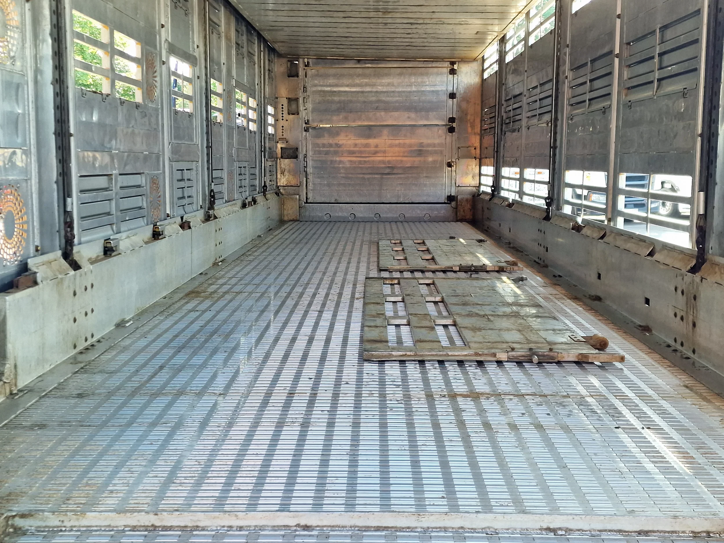 Finkl 2009 - SAV35 - 3/3 deck livestock - Ventilation - Lifting floors - Lifting roof obrázek 30