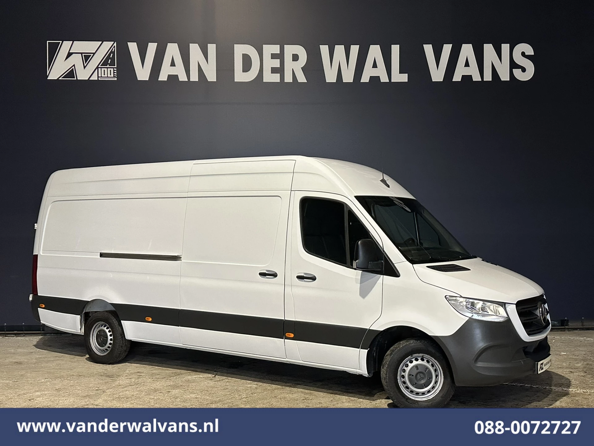 Mercedes-Benz Sprinter 2021 - 317 CDI 170pk L3H2 Euro6 Airco | Camera | Apple Carplay | Cruisecontrol | Chauffeursstoel afbeelding 1