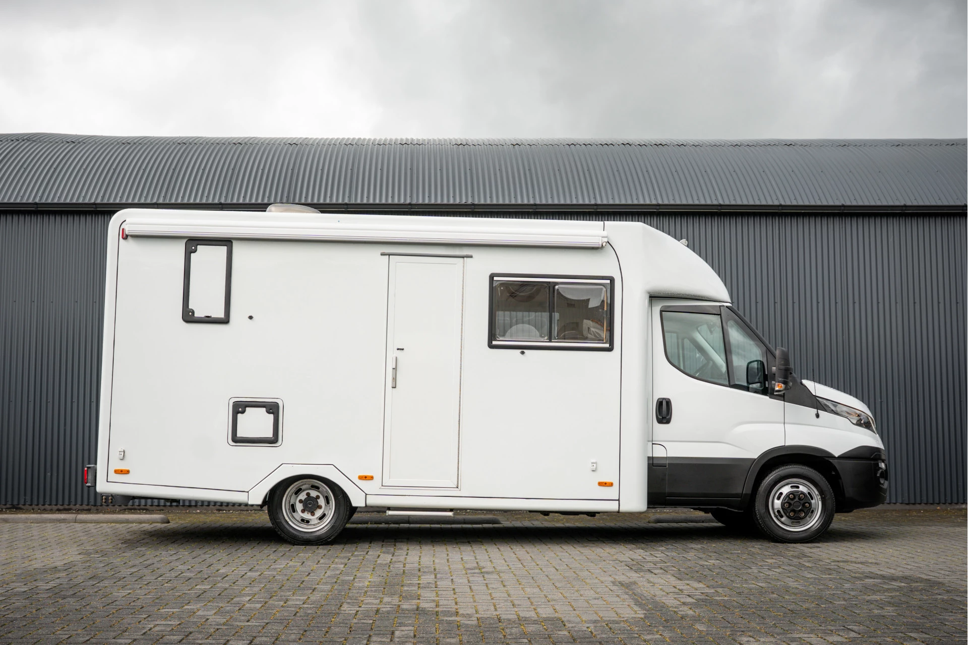 Iveco Daily 2017 - 40C18 3.0L 180PK | Camperkandidaat | 1ste Eigenaar | Automaat | Euro 6 | Camera | 3.5T Trekgewicht imagen 6