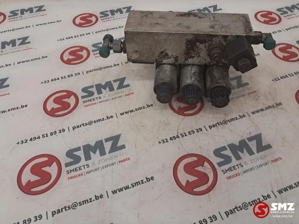Diversen 2009 - Occ set van 3 hydraulische ventielen Parker изображение 3