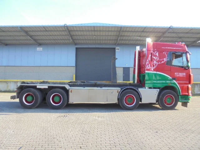 DAF XF 105 2008 - 410 FAD 8X4 STEEL SUSPENSION image 6
