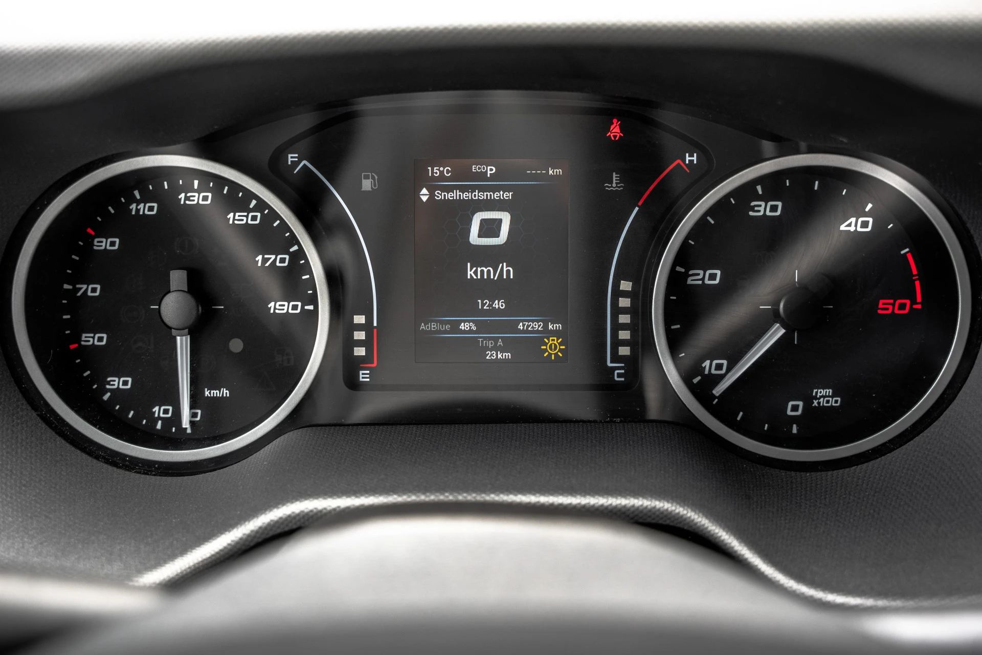 Iveco Daily 2022 - 35S18 175 PK 3.0 Liter! | Automaat | 3.500 KG trekgewicht | Camera | Cruise | Airco | Trekhaak | 3-Zits afbeelding 15