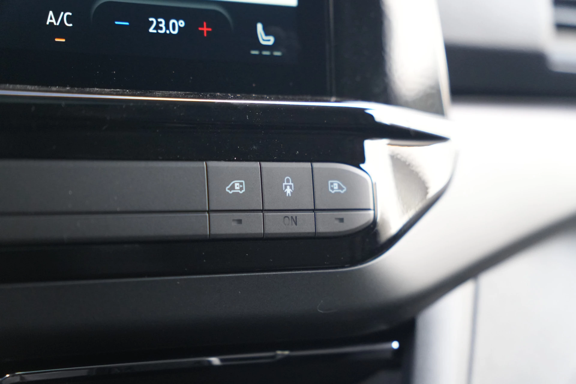 Ford Tourneo Custom 2026 - 340 2.5 PHEV L2H1 Titanium X 232pk | ACC | Pano | B&O | Elek. schuifdeuren | 360 camera | Elek-Trekhaak | Prijs excl. BTW | Rijklaar afbeelding 36