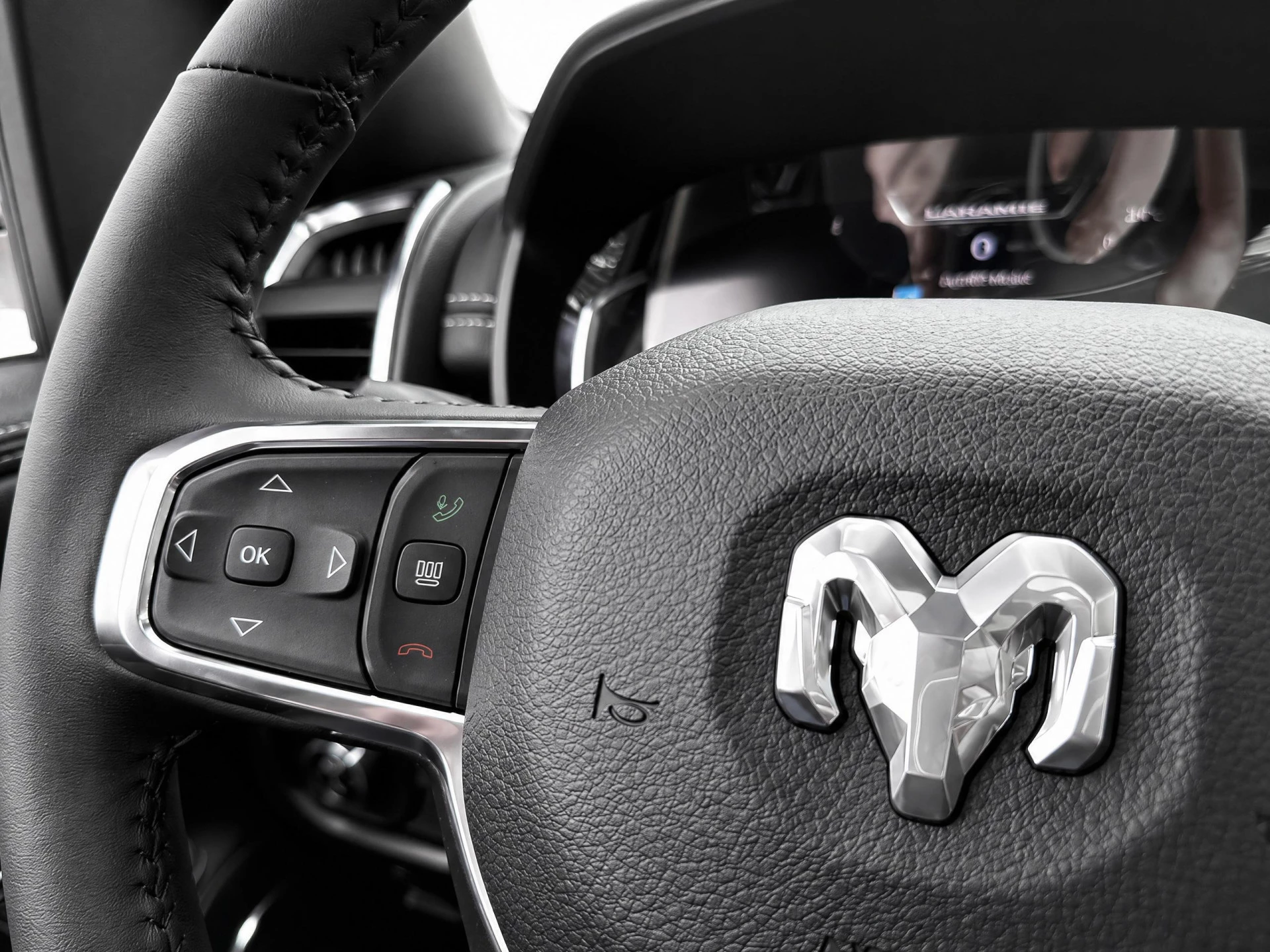 Dodge Ram 1500 2024 - 5.7 V8 4x4 Crew Cab Laramie | BPM VRIJ! | Elektr. treeplanken | Head-up | 360gr camera| Panorama | Trekhaak | LPG| obrázek 28