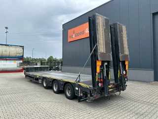 Broshuis N/A 2017 - 3ABSD Lowloader 3-axle / GVW: 59.000kg / Neck: 23.000kg / hydraulic steering + ramps + loading table / 4.60m extendable / winch / liftaxle image 6