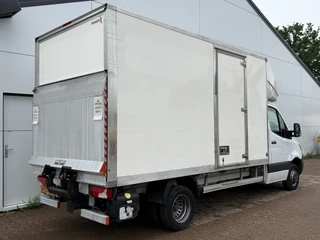 Mercedes-Benz Sprinter 2022 - 515 1.9 CDI 150PK Automaat Laadklep Bakwagen Dubbellucht Climate Control Cruise Control Apple Carplay Koffer Meubelbak image 2 thumbnail