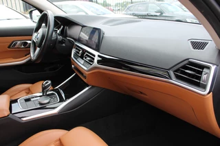 BMW 3 Series 2021 - Touring 330e xDrive High Executive PANORAMADAK LEDER H&K HEAD-UP LASER zdjecie 16