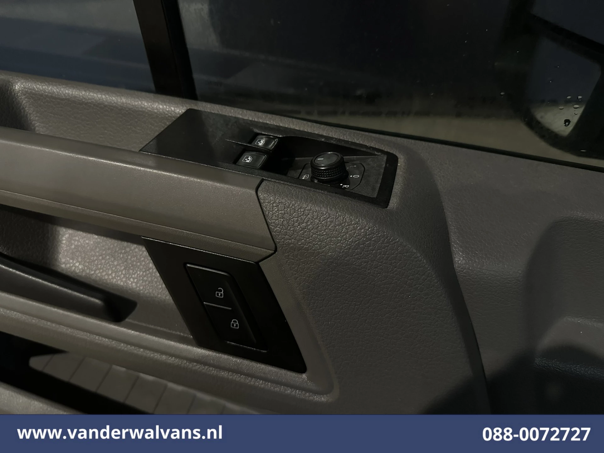 Volkswagen Crafter 2020 - 2.0 TDI 140pk L3H3 (L2H2) Euro6 Airco | Massagestoel | Camera | Apple Carplay | Cruisecontrol obrázek 17