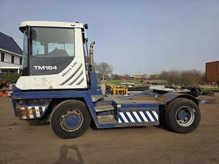 Terberg RT283 | TERMINAL TRACTOR 4X4| TURNING CHAIR. | AUTOMATIC GEAR | 28 191HOURS | 2012 - N/A image 2