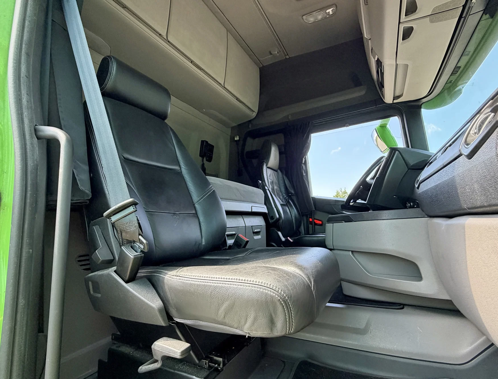 Scania R 2019 - R450 NGS 2X TANKS PARK AIRCO ONLY 738.000 KM 4-POINT AIRSUSPENSION BELGIUM TRUCK obrázek 15