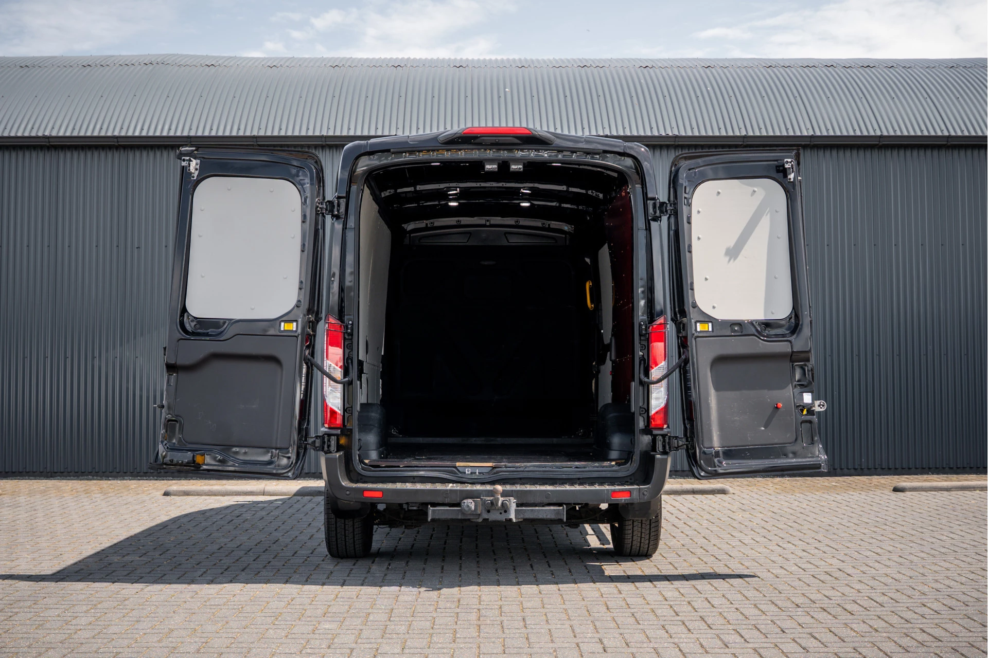 Ford Transit 2023 - 2.0 EcoBlue L3H2 | 170 PK | Automaat | Trekhaak 3.5T | 1e Eigenaar | 360° Camera | Carplay | PDC | Trekhaak afbeelding 9