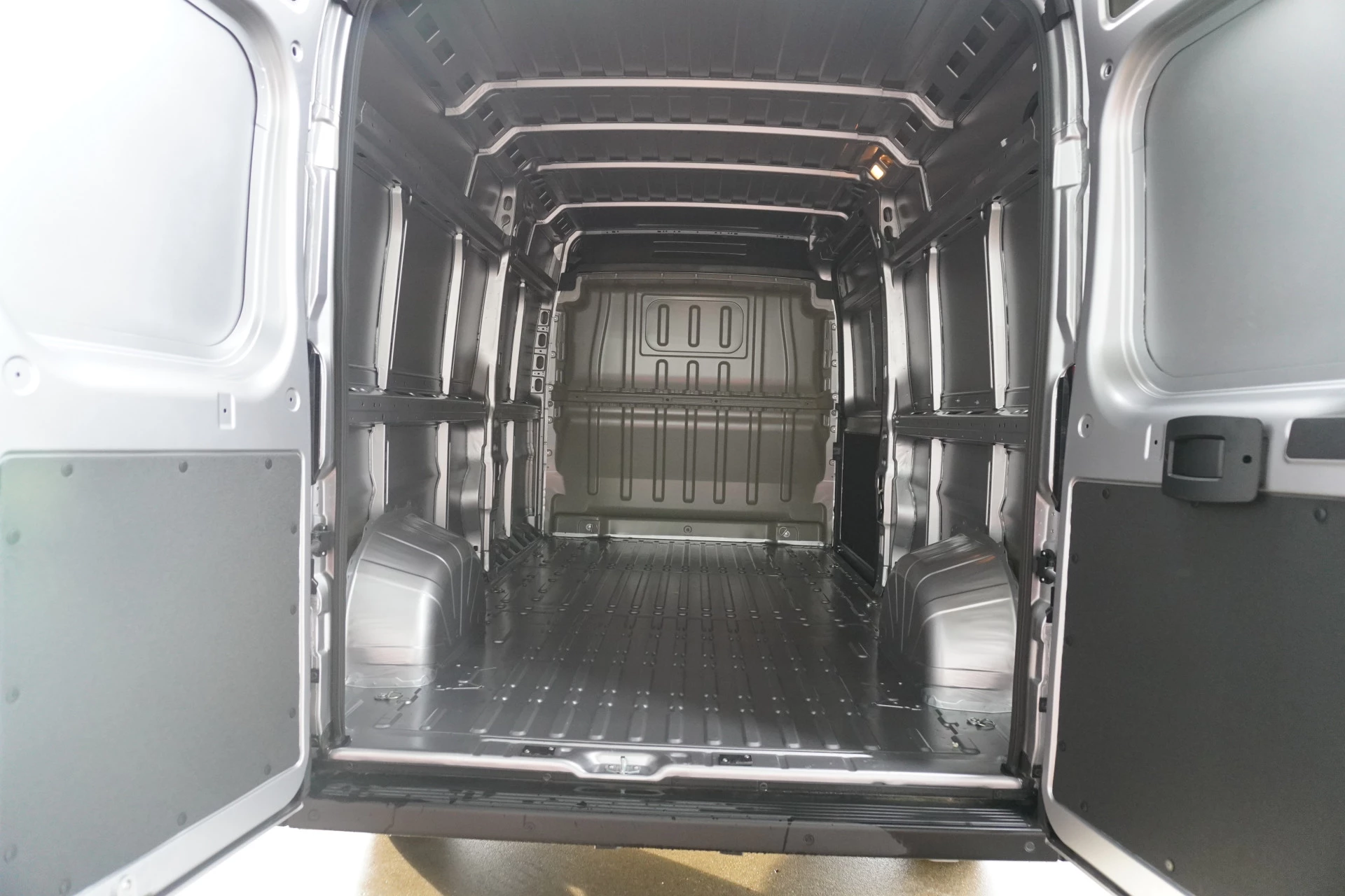 Peugeot Boxer 2024 - 2.2 BlueHDi 180PK S&S L3H2 3.5t Zwaar Automaat afbeelding 11