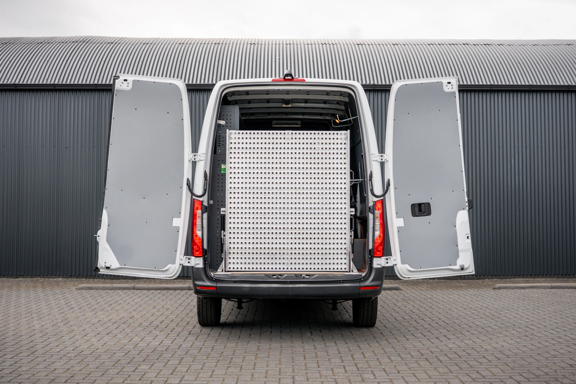 Mercedes-Benz Sprinter 2019 - 311 CDI RWD L2H2 | | Volledig Ingericht | Mbux | Camera | Climatronic afbeelding 9
